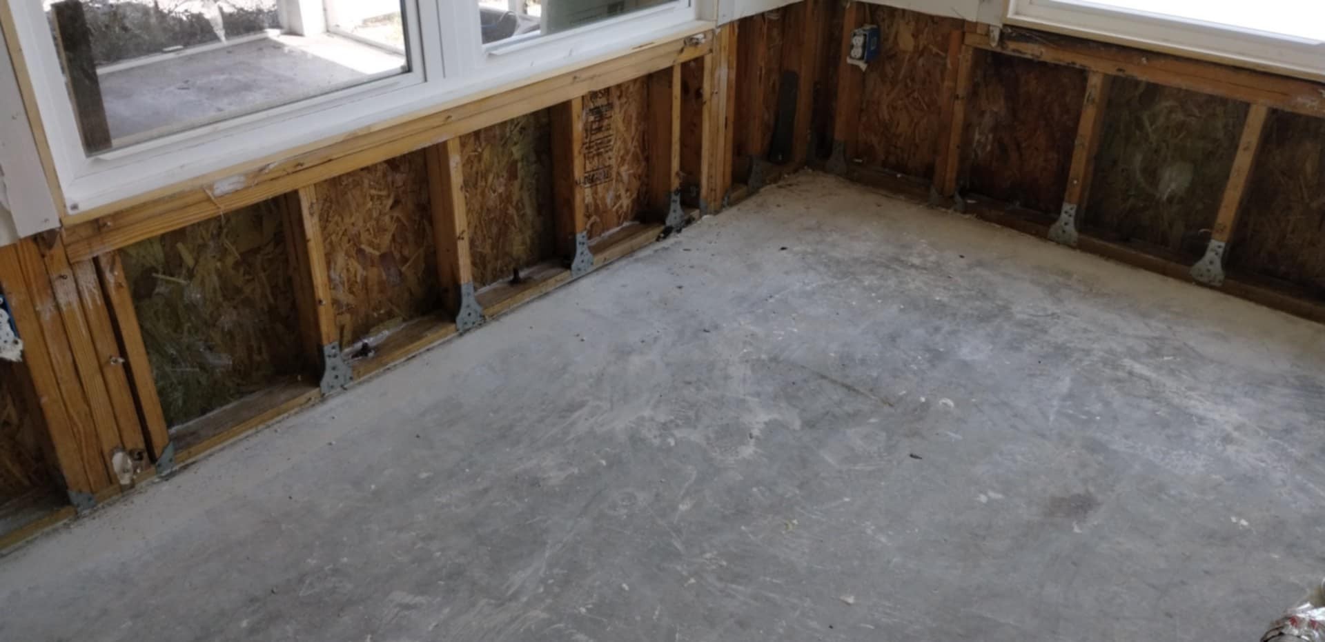 Performed water mitigation and mold remediation in Bradenton